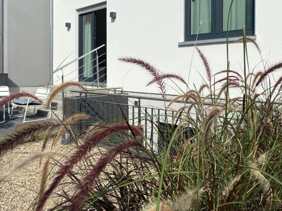 modernes Apartment, Terrasse und Garten am Lilienthalpark im Südwesten Berlins Exterior foto